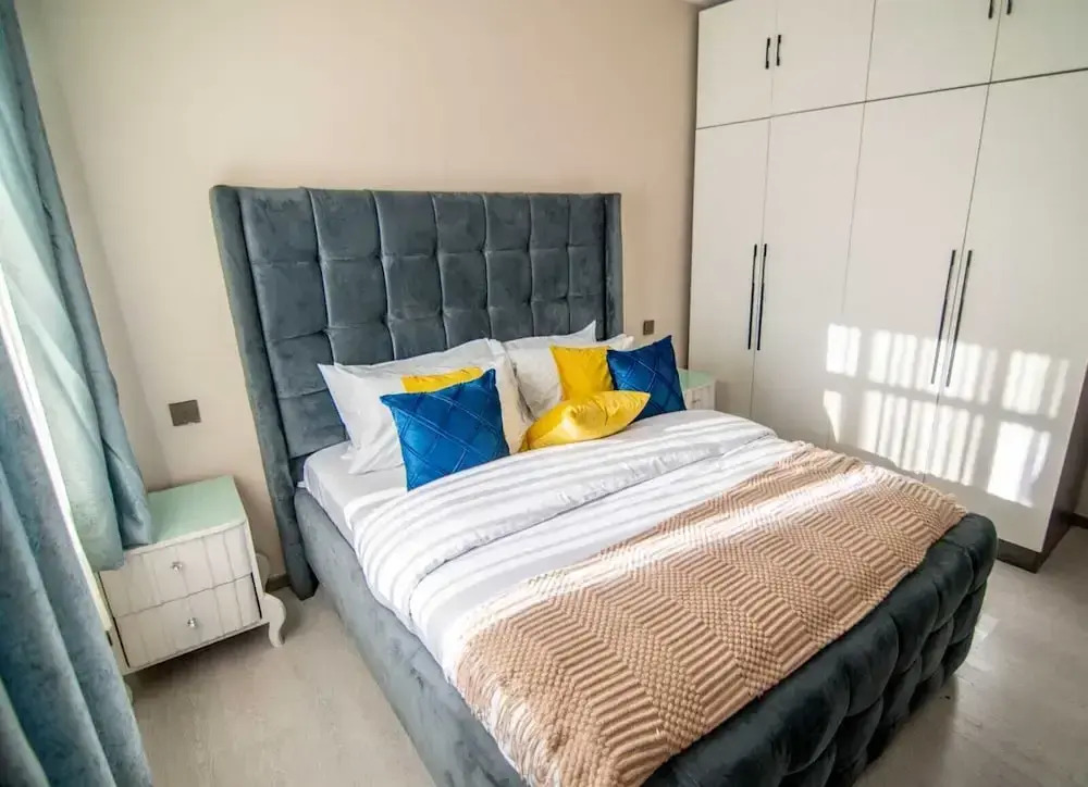 Lux Suites Royal Gardens Studio Apartments