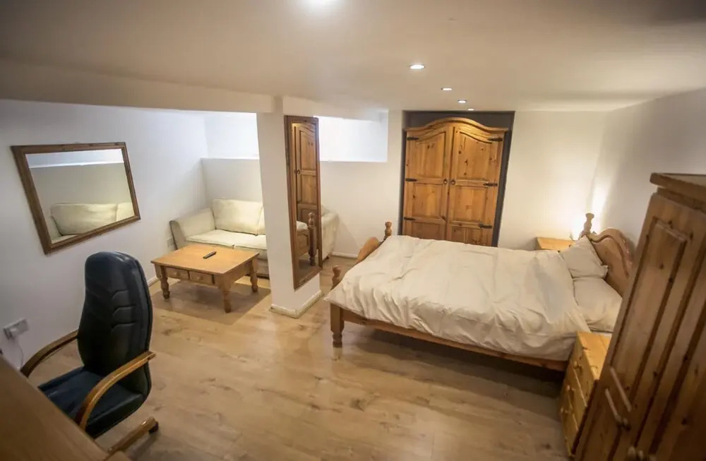 Beautiful 1-bed Basement Flat in Leeds