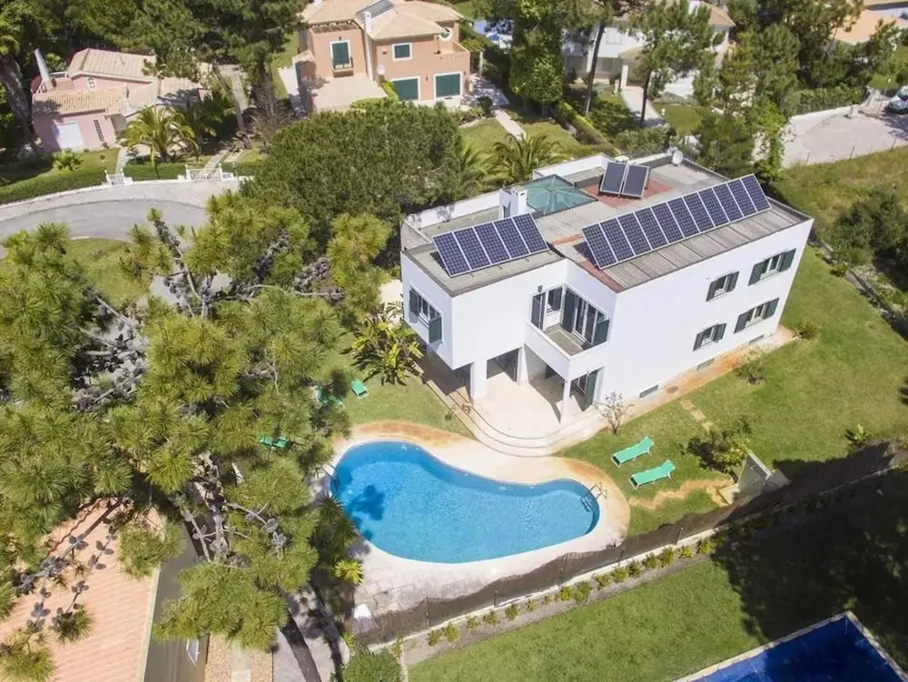 Villa Fati in Pen Nsula de Tr ia