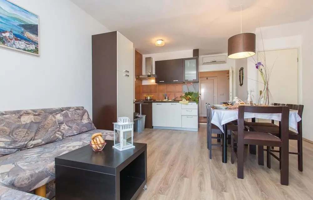Beautiful Apartment In Klimno With Wifi