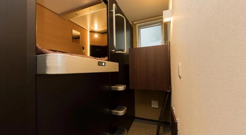 Ryoma Higashiazuma - Hostel