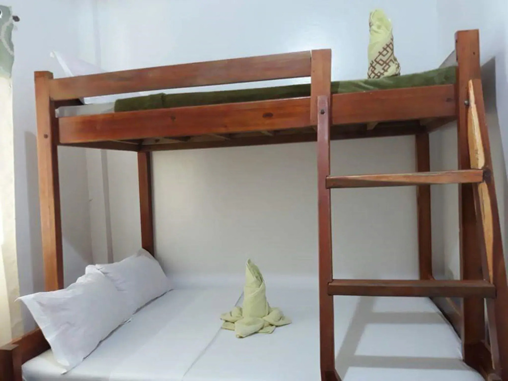 Queen Elena Hotel - Hostel
