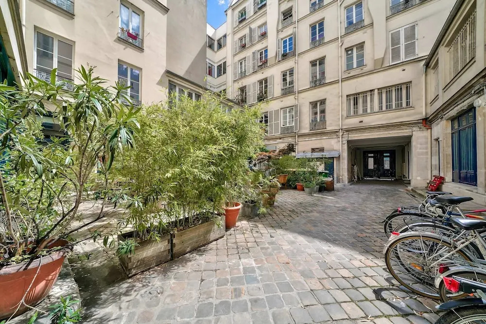 Charming 2 Room Apartment - Paris