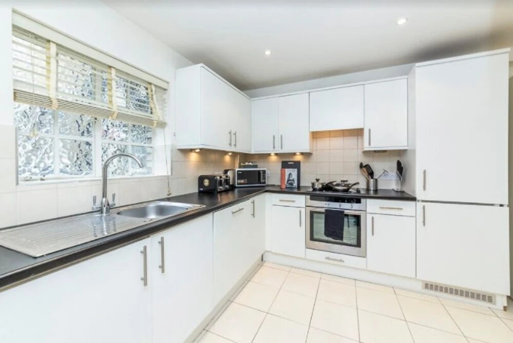 Two Bed Flat in Fashionable Chelsea