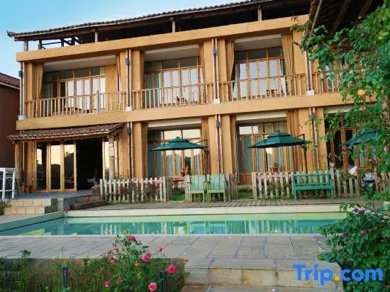 Qianshanwai Halfsea Villa Hotel
