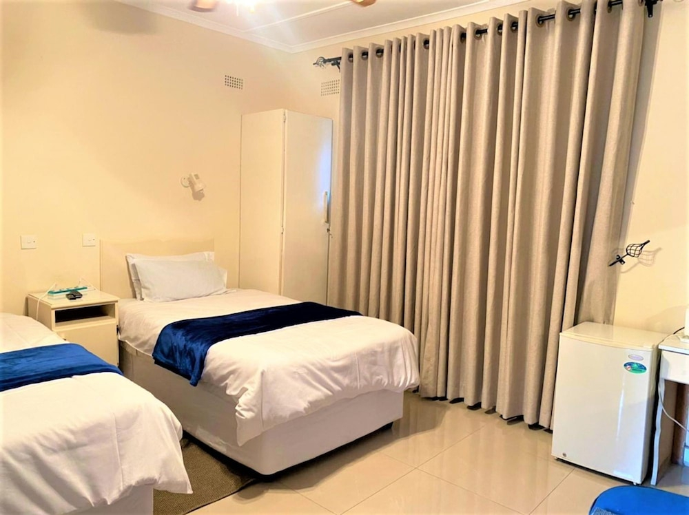 Twin Room in Hillside - 2087