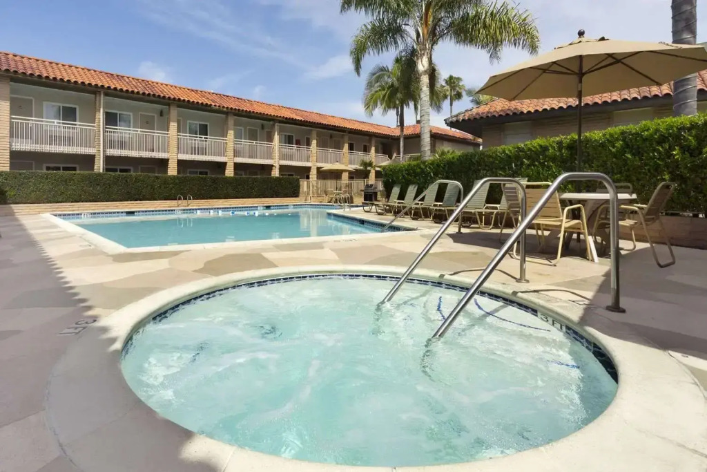 Travelodge Orange County Airport  Costa Mesa