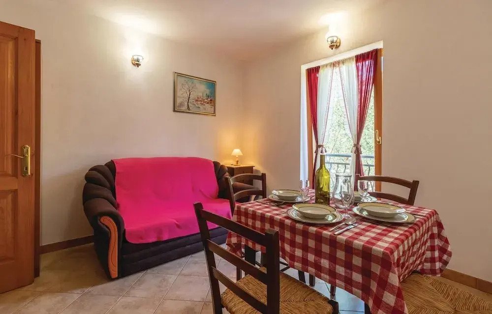 Stunning Home in Preko With 3 Bedrooms and Wifi