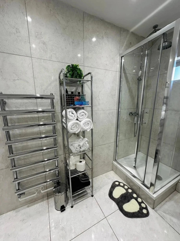 House Sleeps 6 Garden
