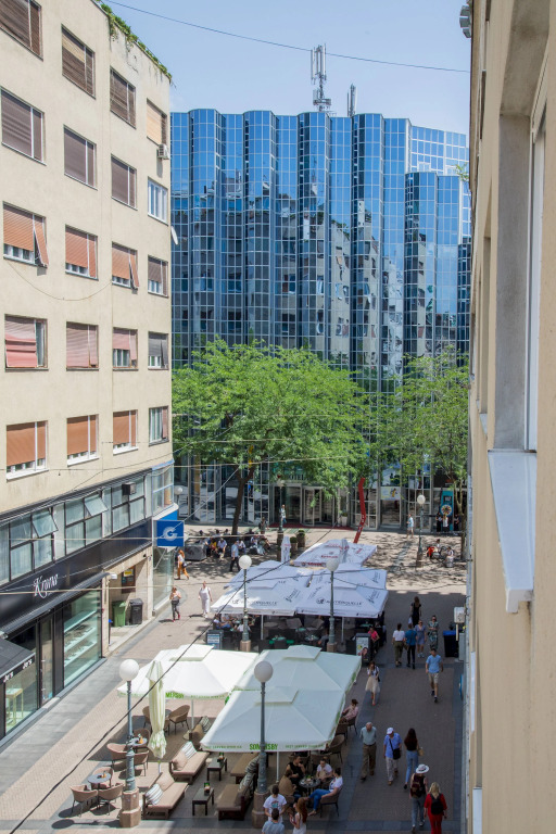 Modern and Bright Studio in Main Pedestrian Zone