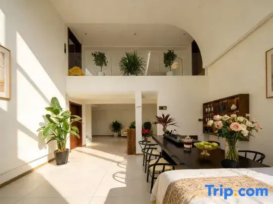 MOUNTAIN•DESIGNE Oxygen-rich Scenic Stay (Moonlight Square, Dukezong Ancient Town)