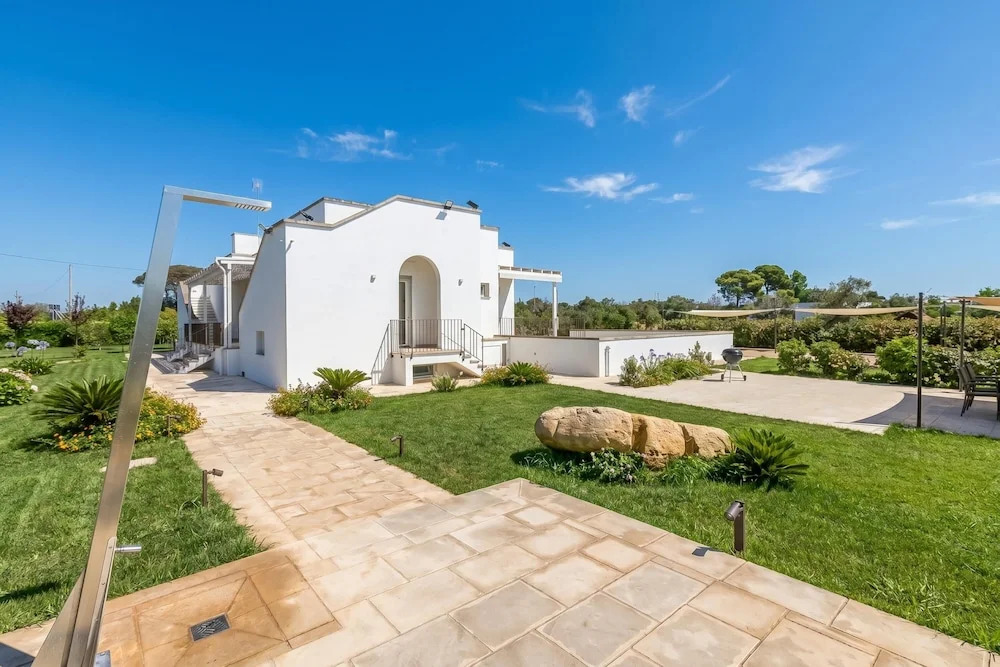 Villa Elysium With Pool And Garden