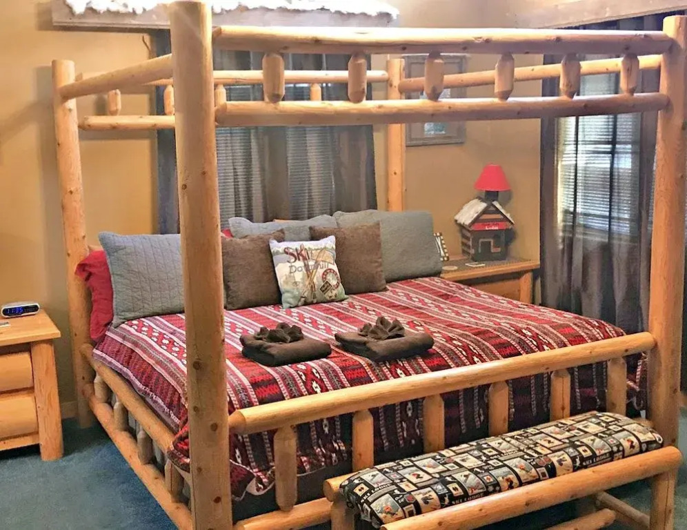 Alpine Vista - 3 Br cabin by RedAwning