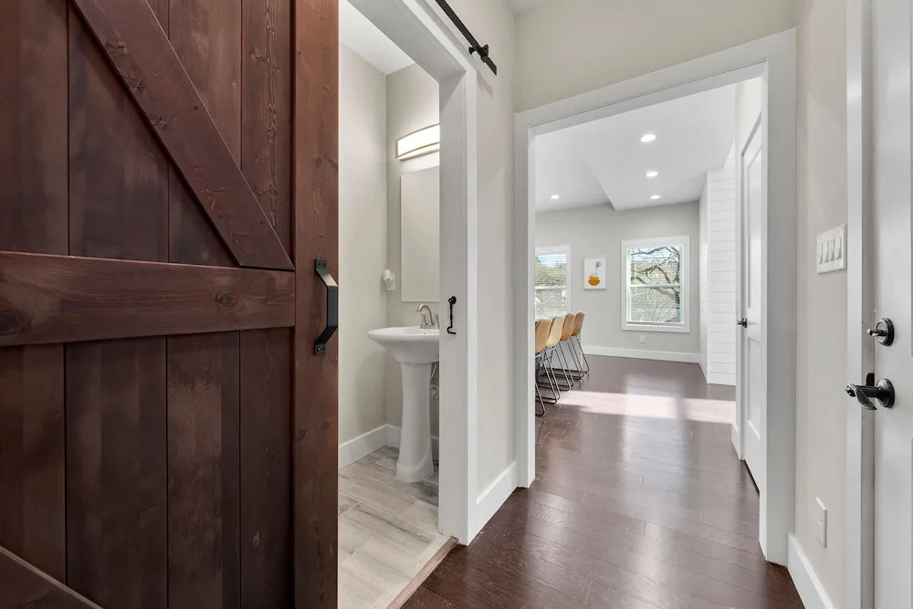New Luxury Family Friendly Home Centrally Located