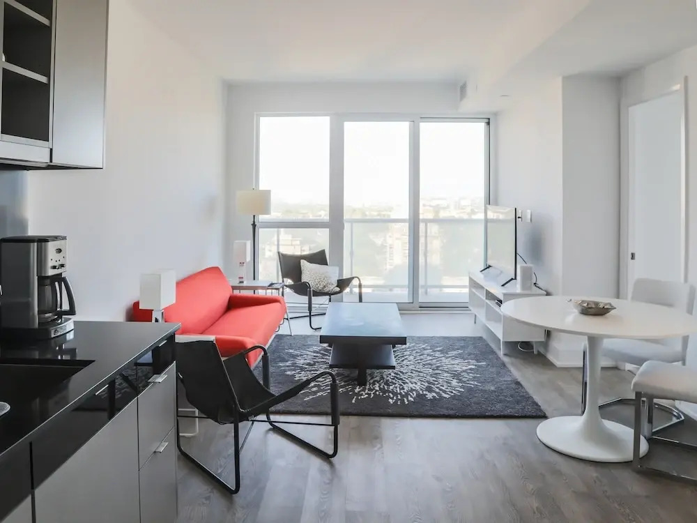 Modern 2 Bedroom Yonge and Eglinton Condo
