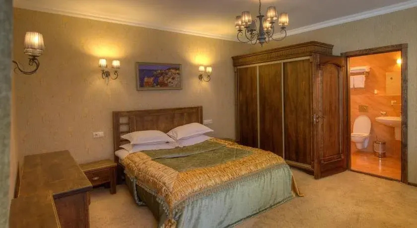 Iris Hotel