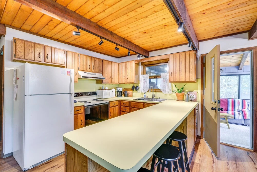 Traditional Blakeslee Chalet: Deck & Lake Access!