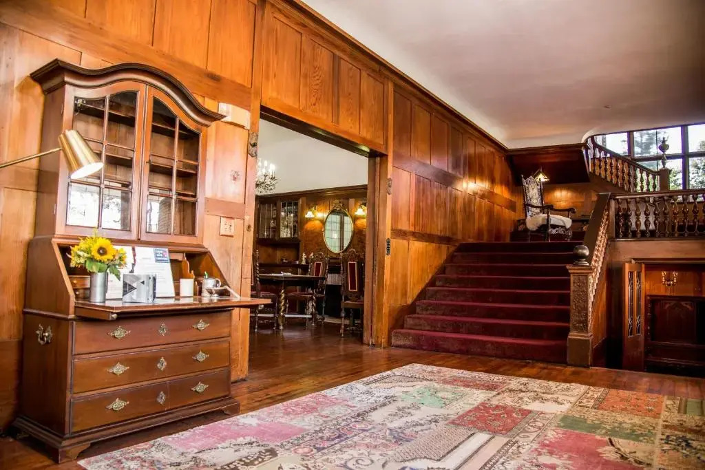 Cedar Gables Inn