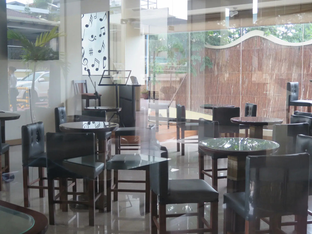 The Pinnacle Hotel and Suites