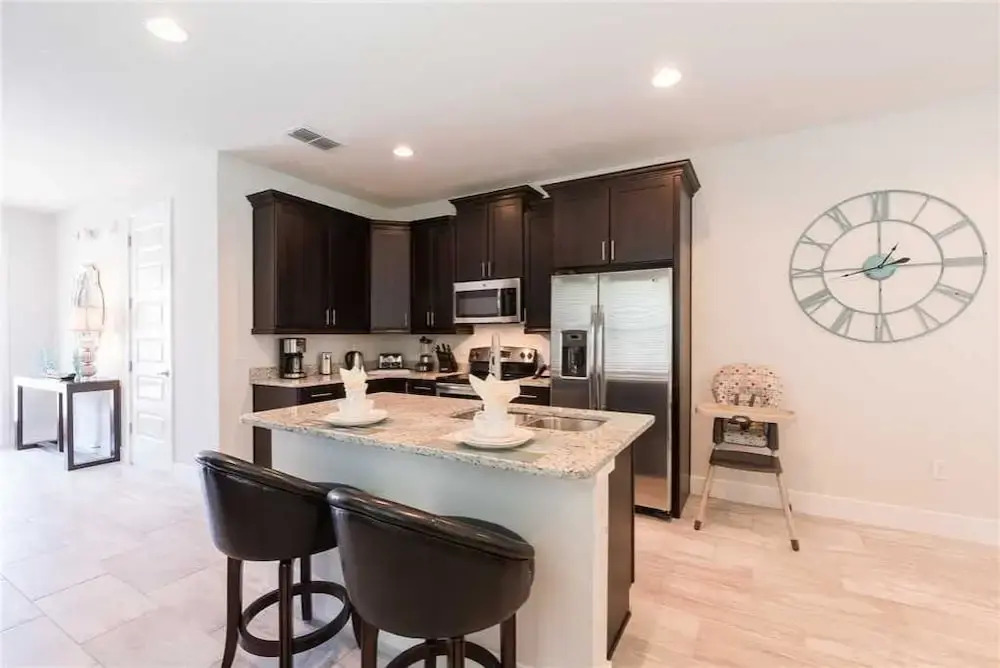 Reunion Beauty 8 Bedroom Home with Private Pool and Spa