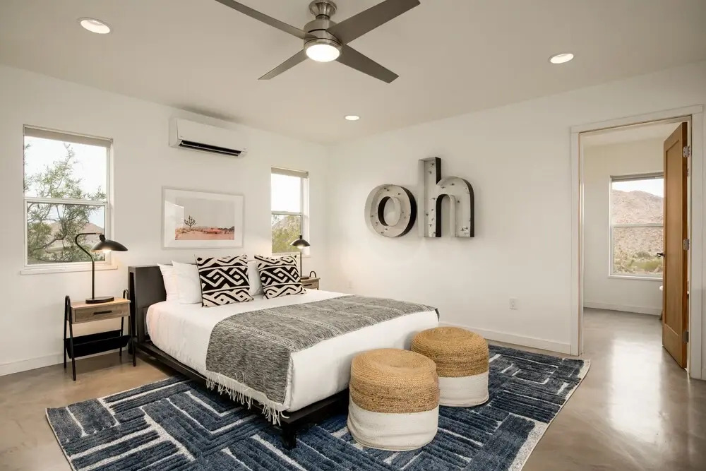 Smoketree by Avantstay An Oasis w/ Two Kitchens, Pool, Hot Tub & Air Streamer!