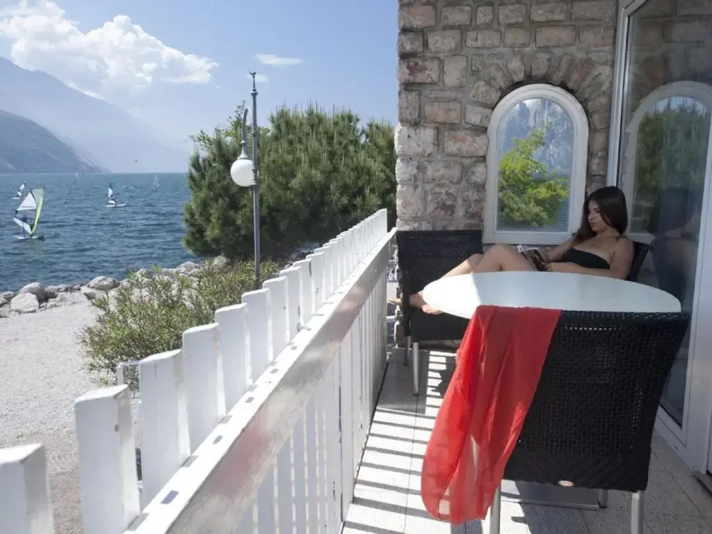 Casa Toblini al Lago on the beach