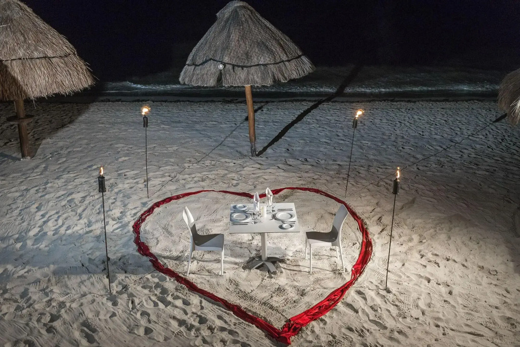 El Beso at Ocean Coral & Turquesa All Inclusive