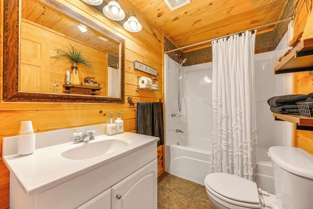 Pet-friendly Bryson City Cabin w/ Fire Pit + Deck!