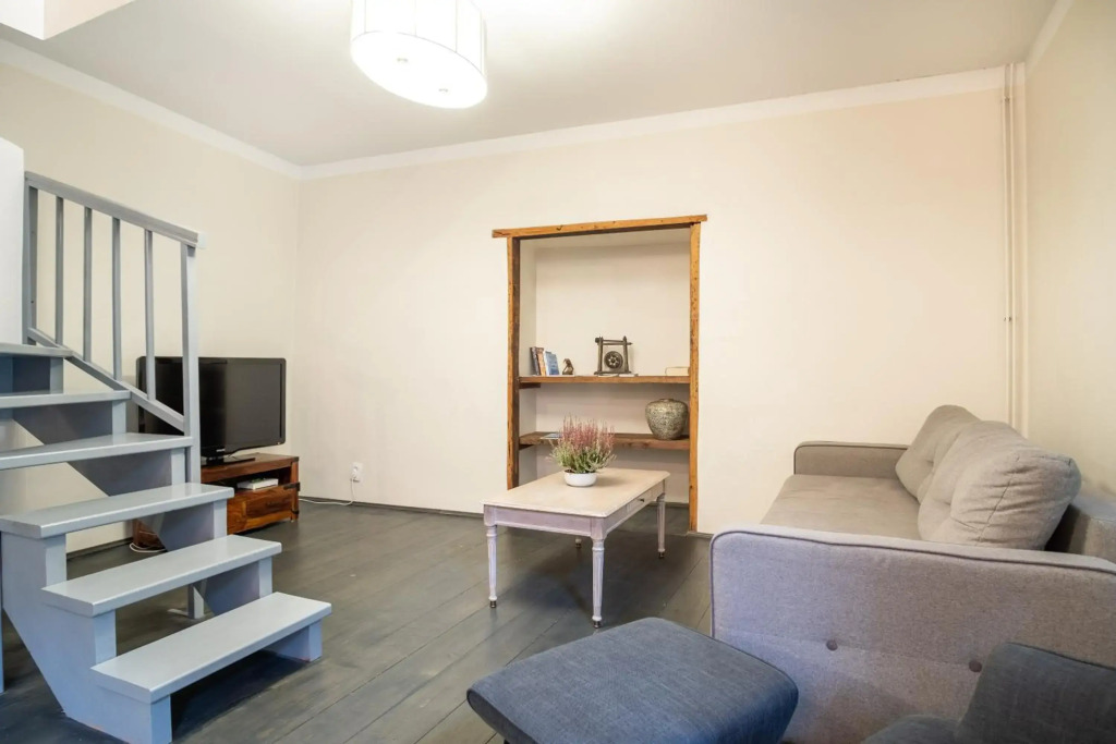 Dream Stay - Bright 2-Bedroom 2-Floor Old Town Apartment