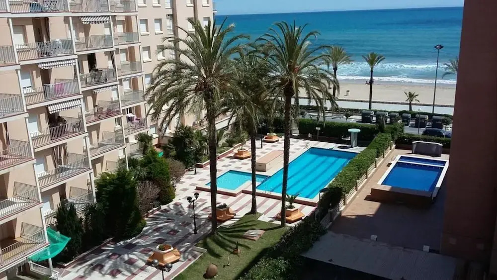 Sea Front Apartment 2 Pools