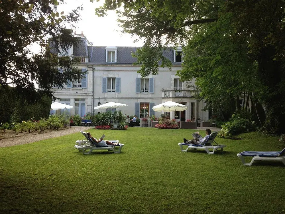 Logis Hôtel Les Maréchaux
