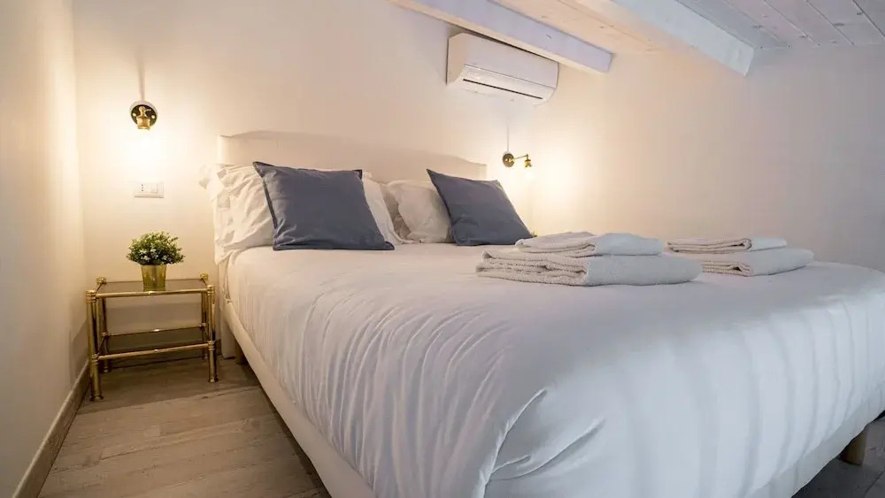 Piccola Luna Cozy Home