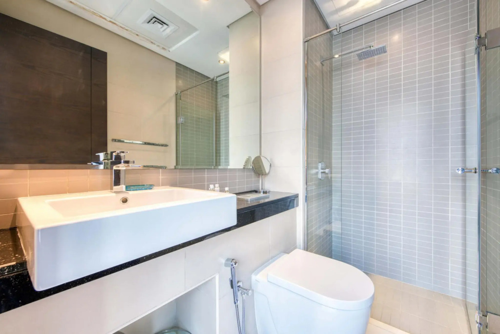 Luxury Apt w Private Jacuzzi Overlooking the Water