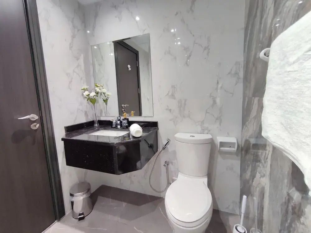 SuperHost - Elite Studio With Balcony Overlooking the Canal