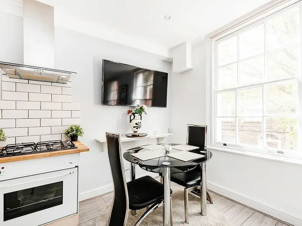 Deluxe Apartment