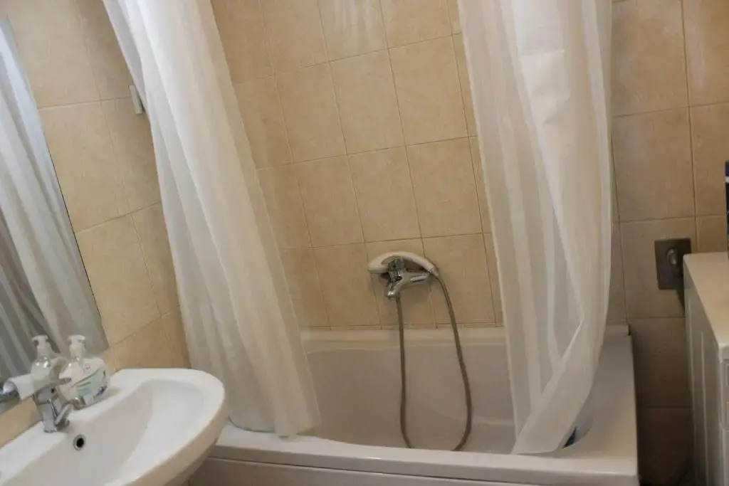 Two bedroom apartment near centre