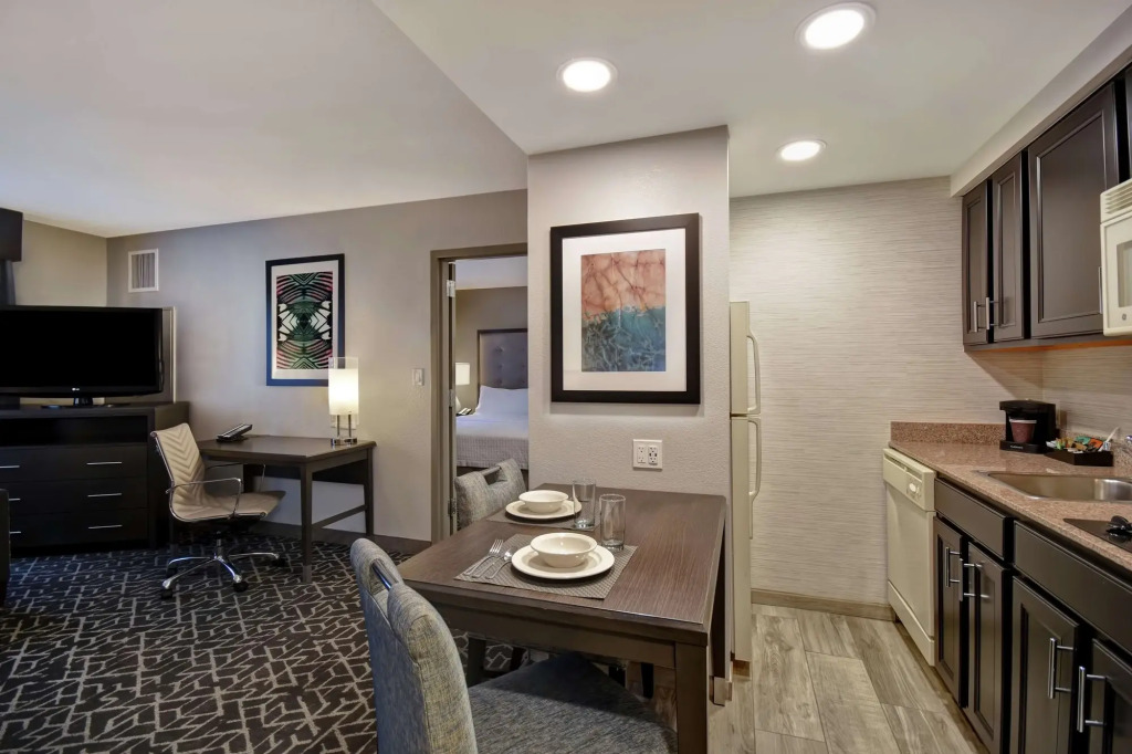 Homewood Suites by Hilton Edgewater-NYC Area
