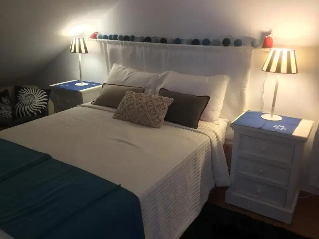 Algarve, Carvoeiro centre-ville, Récent appartement en duplex pour 5 personnes