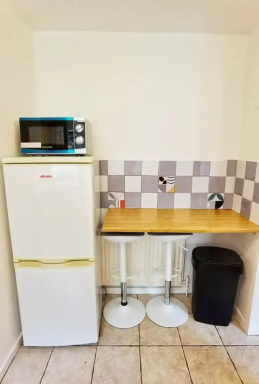 5 Bedroomed House Available for Guests and Contractors Wifi Parking