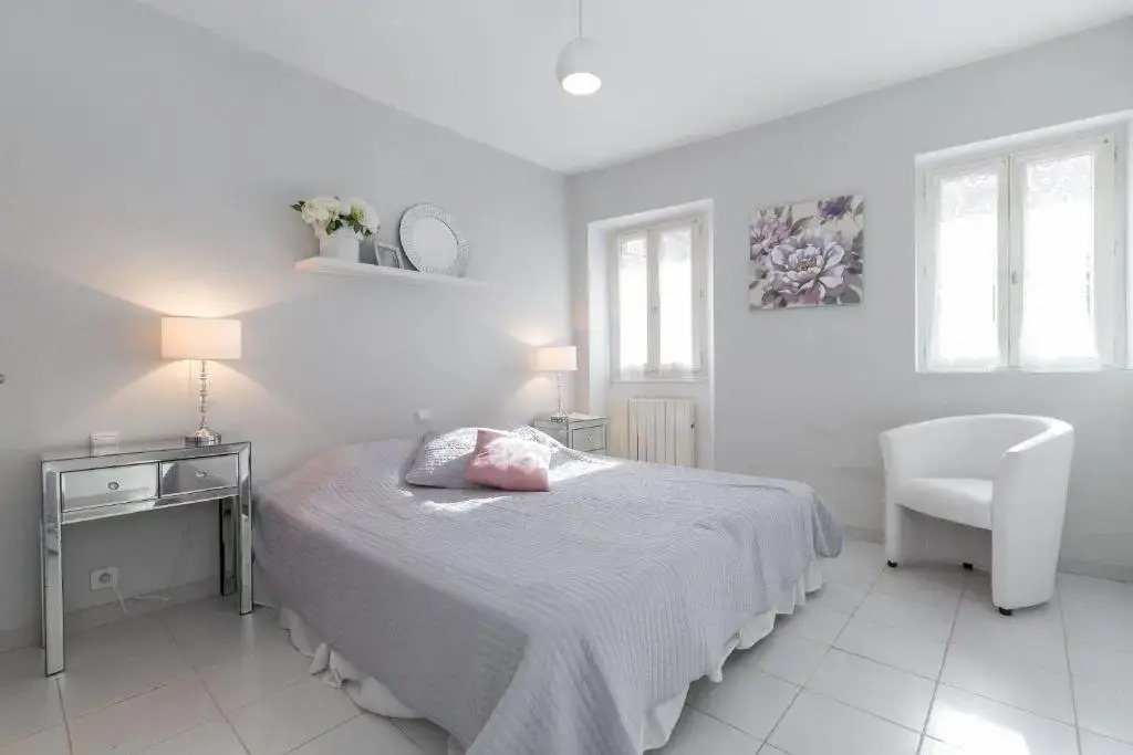 A Lovely Split Level Townhouse in the Heart of Cannes Next to the Marche Forville and the Palais - 1749