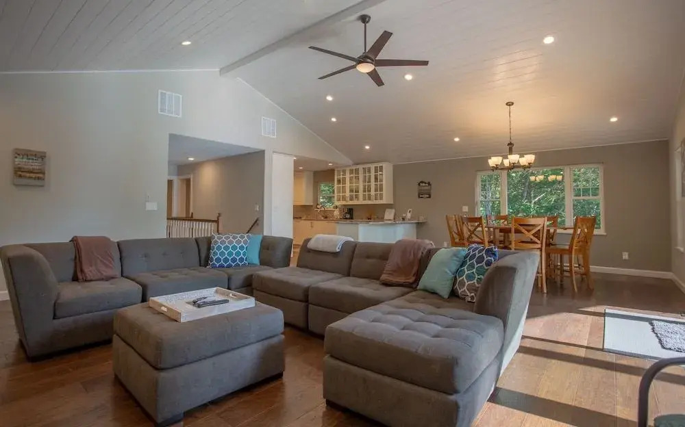 Happy Hideaway 4 Bedroom Home by RedAwning