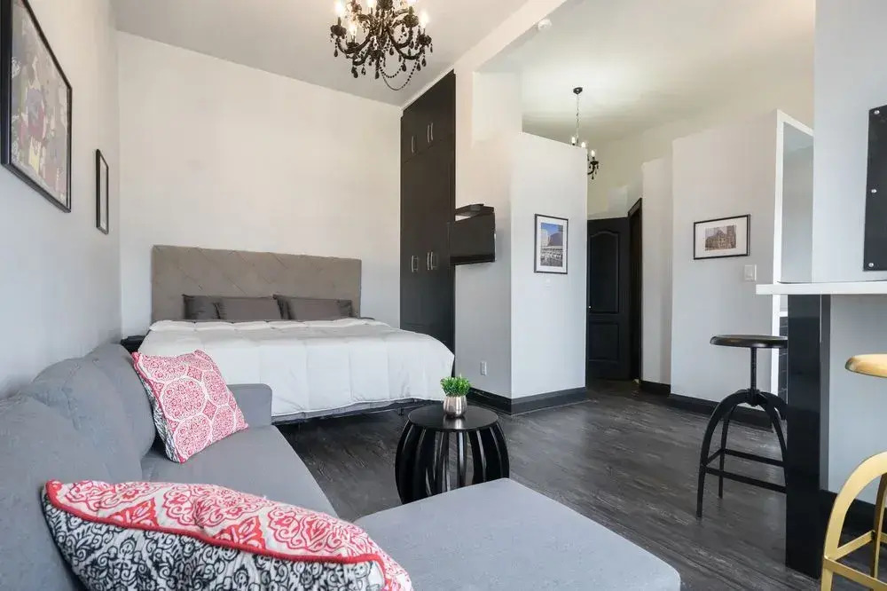 Applewood Suites - Toronto Traveler Loft