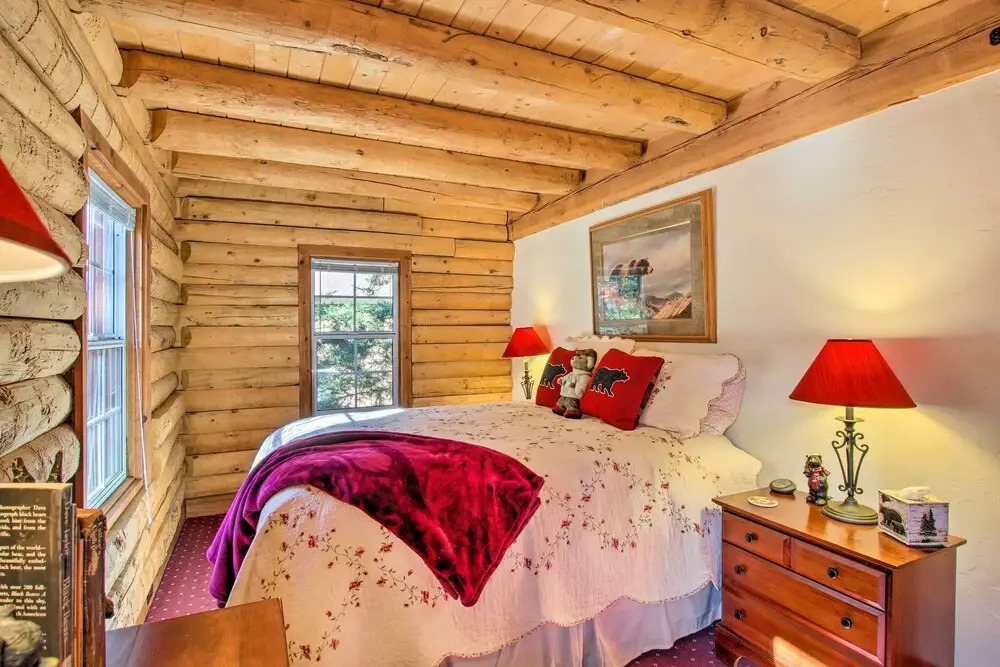 Pine Mountain Club Log Home with Deck and Grill