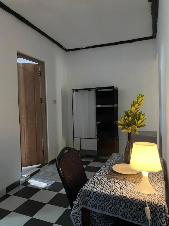 zanzllywood hotel and apartments