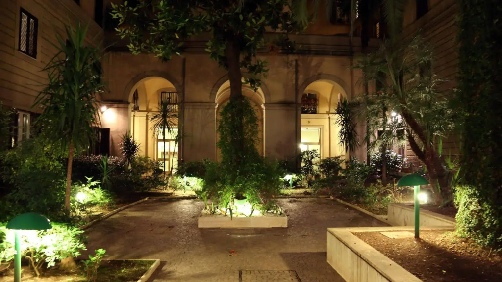 Caroline Rooms Rome