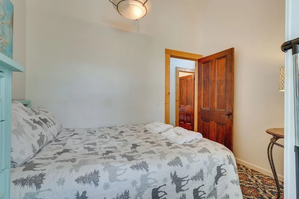 Spacious Victorian Home 1/4 Mi to Holiday Valley!