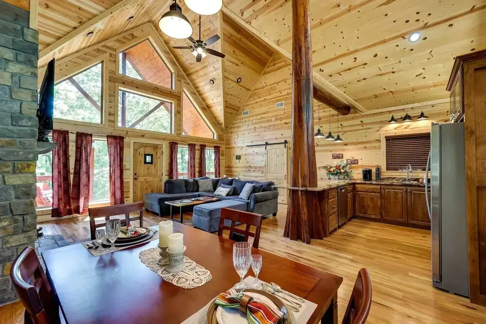 Broken Bow Cabin w/ Hot Tub & Outdoor Fireplace!