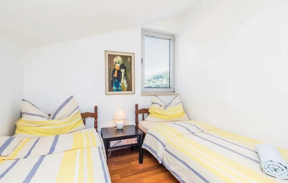 Beautiful Apartment in Kampor With 4 Bedrooms and Wifi