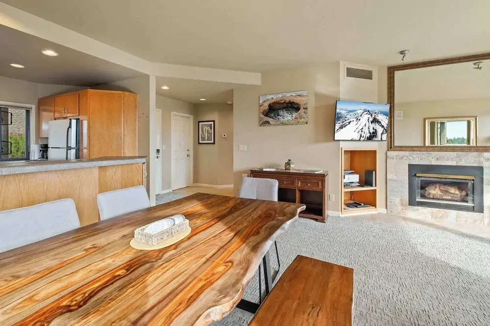 Riverview Retreat Picturesque 2 BDR in Resort!