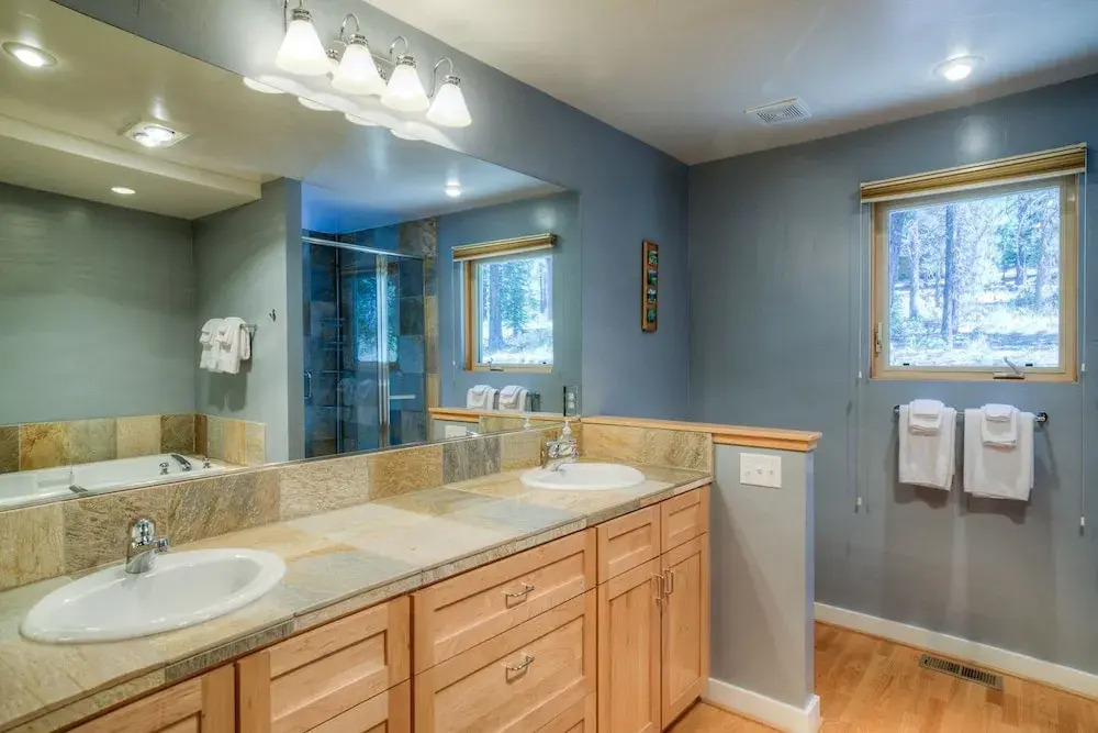 Chic 3BR in Truckee Tahoe Donner Access by RedAwning